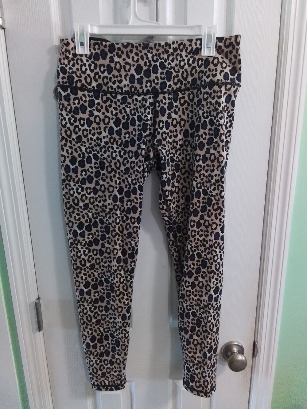Pink Victorias Secret' Leopard Print Active Leggings - Beige/Brown